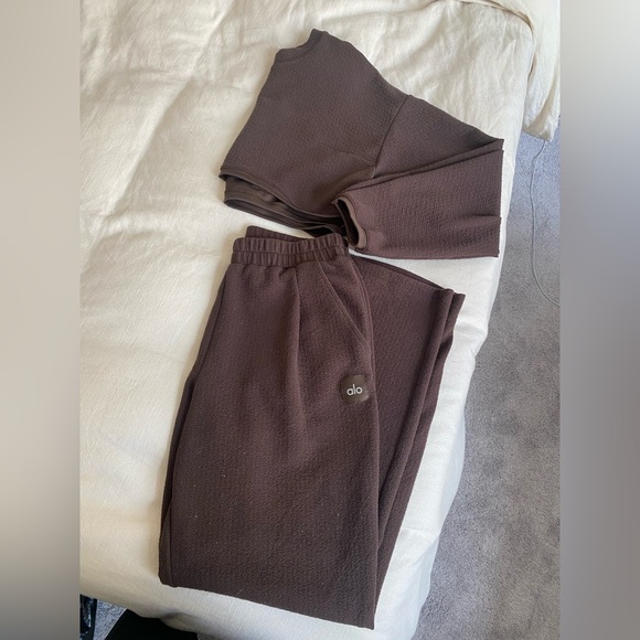 ALO Yoga Pants - Alo Yoga chocolate brown lounge set
